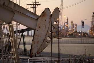 <p>Movimento acontece em um momento em que a Petrobras aumentou a produção de petróleo no país</p>