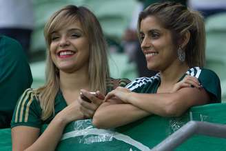 <p>Por um momento, torcida do Palmeiras se esqueceu da Ponte Preta e gritou sobre o clássico de domingo</p>