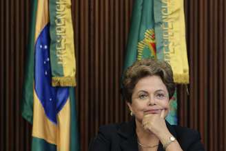 Dilma também analisa a possibilidade de conceder uma entrevista a um órgão de imprensa