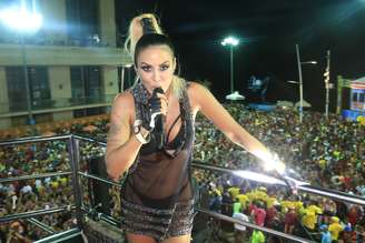 A cantora Alinne Rosa se apresentou na madrugada deste domingo (15), no Carnaval de Salvador