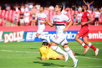 Alexandre Pato comemora segundo gol do São Paulo na partida