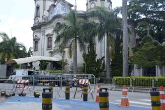 Forte esquema de segurança bloqueia entradas da Paróquia Nossa Senhora do Brasil, na zona sul de São Paulo