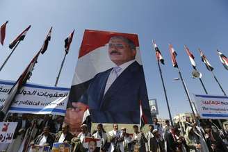 Apoiadores do ex-presidente do Iêmen, Ali Abdullah Saleh, durante manifestação, em foto de arquivo. 07/11/2014