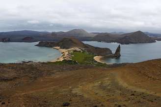 Vista do topo da Ilha Bartolome, em Galápagos, no Equador. 23/08/2013