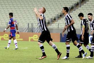 Charles comemora gol que colocou Ceará na liderança do grupo