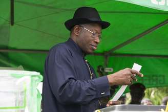 Presidente nigeriano Goodluck Jonathan vota em Otuoke. 28/03/2015.