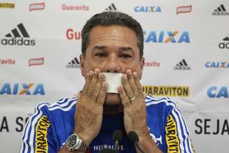 <p>Técnico se disse tranquilo no Flamengo, mas aberto a propostas</p>