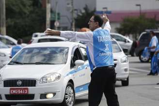 Taxistas protestaram no Pacaembu, em São Paulo