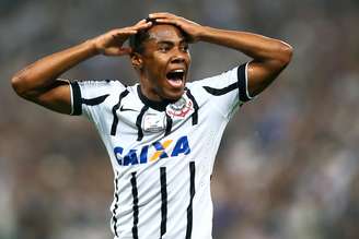 Elias se desespera em jogo contra o Palmeiras