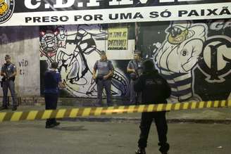 Oito pessoas morrem depois de serem baleadas na sede da Pavilhão 9, na Ponte dos Remédios, próximo à Marginal Tietê, em São Paulo
