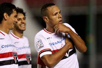 Luís Fabiano fez gol importante contra o Corinthians na quarta-feira