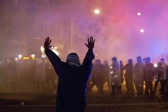 Dez detidos em confrontos registrados em Baltimore após toque de recolher 