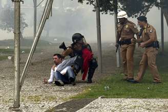 Manifestante detido pela Polícia Militar