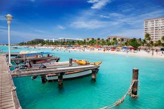 Praia de Palm Beach é a mais agitada da ilha