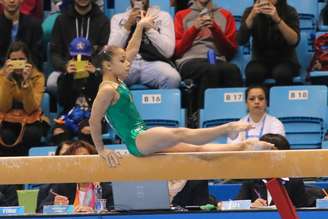 Flávia Saraiva, de 15 anos e 1,33 m, classificou-se para três finais