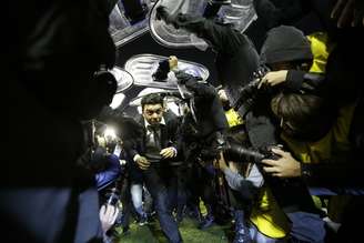 Marcelo Gallardo deixa o campo protegido: suspensão após ataque a jogadores do River