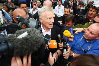 Max Mosley protagonizou vídeo polêmico enquanto ainda era presidente da FIA