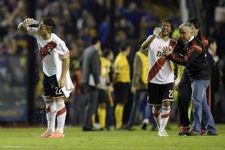 Jogadores do River Plate foram atingidos por gás de pimenta na volta do intervalo