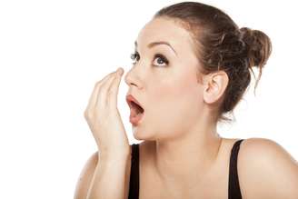 Apesar de 95% dos casos de halitose ter sua origem na boca, é possível que o mau hálito esteja associado a doenças mais graves como cirrose, diabetes, mononucleose e leucemia