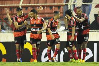 Jogadores do Ituano festejam bom resultado contra o Goiás
