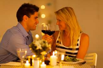 Quem for comemorar o Dia dos Namorados em casa pode criar um clima romântico investindo numa boa decoração 