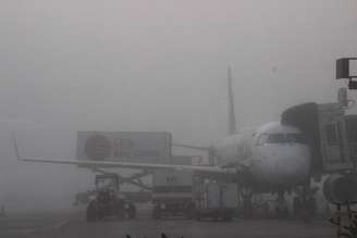 Neblina atinge a região da Baía de Guanabara e do Aeroporto Santos Dumont, no Rio de Janeiro