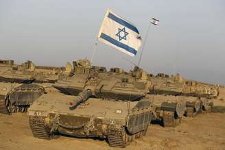Tanques israelenses perto da fronteira com a Faixa de Gaza, em foto de arquivo. 07/08/2014