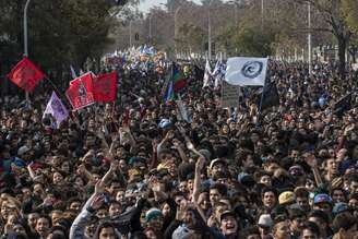 Milhares de chilenos foram ás ruas em protesto na véspera da abertura da Copa América
