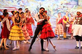 Erick Swolkin e Bruna Gaglianone encenam peça do tradicionalíssimo Balé do Teatro Bolshoi
