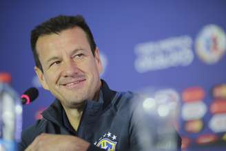 Dunga tentará retomar o caminho das vitórias após eliminação desastrosa na Copa América