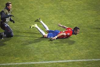 Isla desliza após marcar gol da vitória chilena