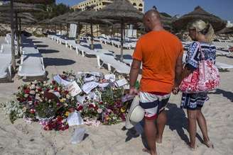 Homenagem aos mortos em ataque a hotel na Tunísia.    29/06/2015