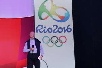 Nuzman durante apresentação da tocha olímpica do Rio 2016; sem ajuda para confederação de basquete