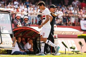 Paulo Henrique Ganso não apertou a mão de Juan Carlos Osorio ao ser substituído 