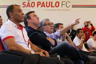 Aidar ao lado de ex-jogadores Cafu e Pintado: programa sócio-torcedor com roupagem nova