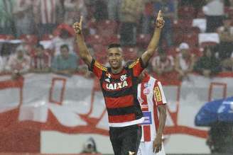 Jorge abriu o placar para o Flamengo no Pernambuco