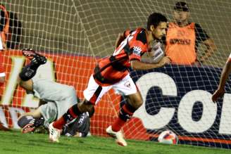Juninho é um dos jogadores mais experientes do Atlético-GO