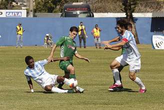 Fumagalli fez um dos gols do Guarani no empate por 2 a 2 com o Londrina