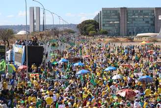 Protesto contra a presidente Dilma e o governo do PT organizado pelos movimentos Brasil Livre, Vem Pra Rua e Revoltados ON LINE, neste domingo (16)