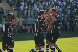 Líder e com folga: Corinthians mantém vantagem de 4 pontos em relação ao Atlético-MG