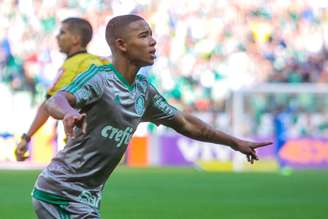 Gabriel Jesus ganha canto especial da torcida do Palmeiras