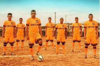 Terrão e primeiro mondial inspiram novos uniformes do Corinthians para a temporada