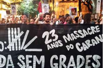 Os 23 anos do Massacre do Carandiru foram lembrados por uma manifestação que percorreu locais simbólicos da capital paulista