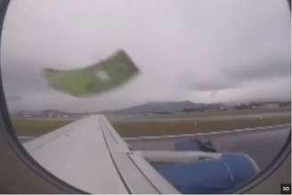 Parte do revestimento externo da turbina do Airbus A319 se desprendeu e assustou os passageiros