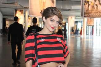 Isabella Sartoni foi ao SPFW com camiseta do Flamengo