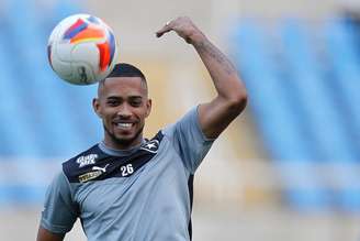 Luis Ricardo em treino do Botafogo