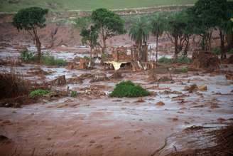 Rompimento de duas barragens da Samarco Mineração causou tragédia na região de Mariana, em Minas Gerais