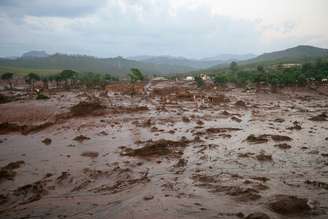 Barragens do Fundão e de Santarém se romperam e causaram uma tragédia no distrito de Bento Rodrigues