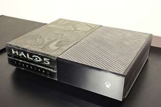 A Microsoft não foi a única a lançar uma versão personalizada do Xbox One baseada no novo Halo 5
