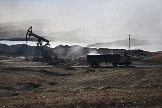 Rússia afirma ter destruído mil caminhões que o Estado Islâmico utilizava para transportar petróleo